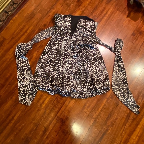 Beautiful silky dress - Picture 3 of 9